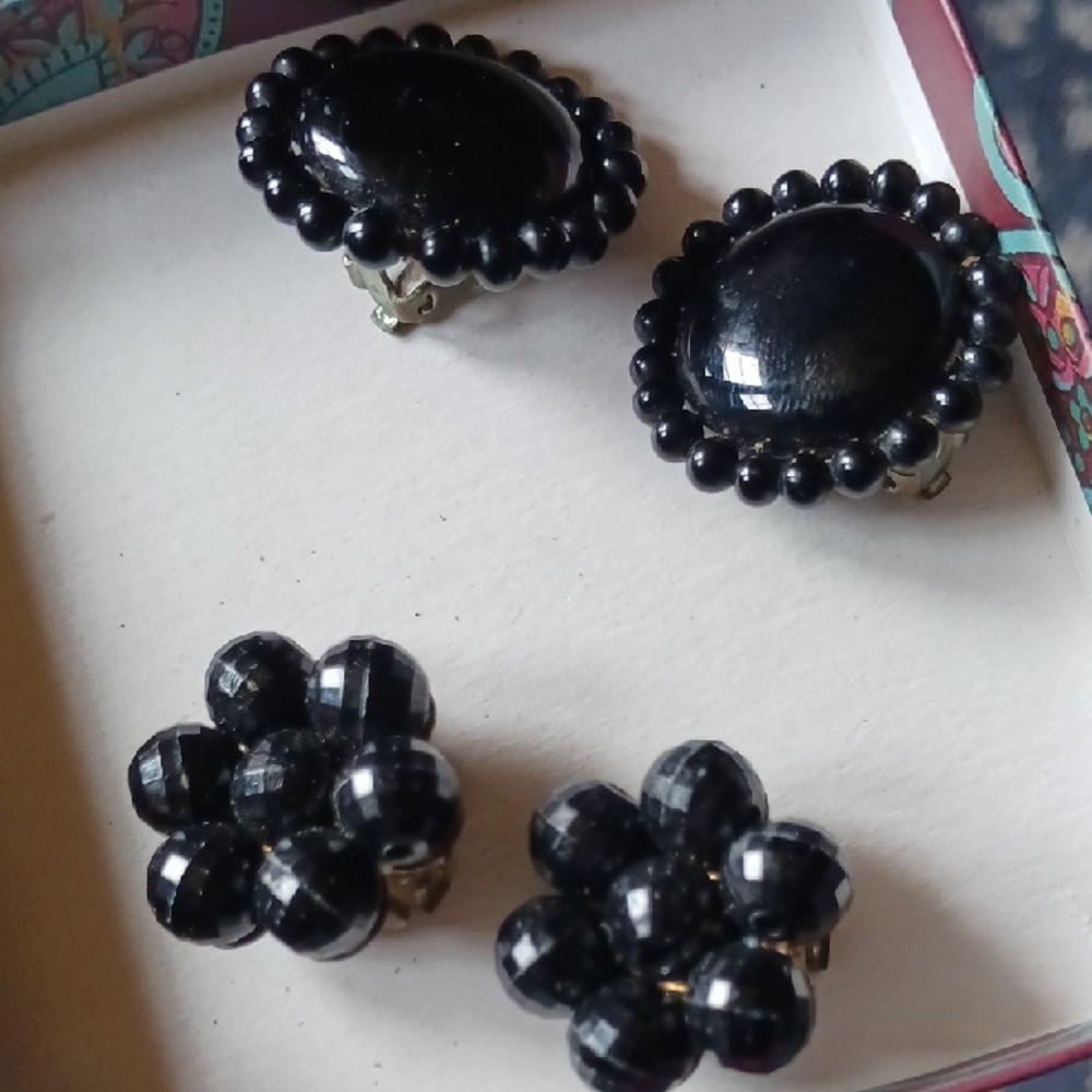 Elegant Black Beaded Earrings Set